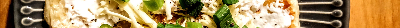 veganer Langos auf einem Teller