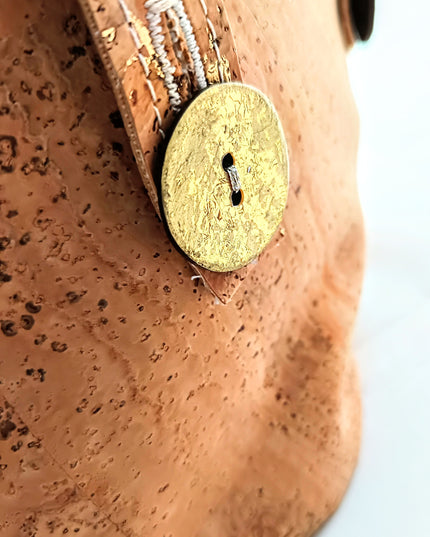 Tikiwe®Flex Aurum, Shopper aus Kork, goldlackierter Kokosknopf