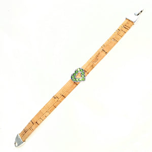 Armband aus Kork, naturfarben, Herz aus Edelstahl und grünen Glitzersteinchen, französische Schließe, 10 mm breit
