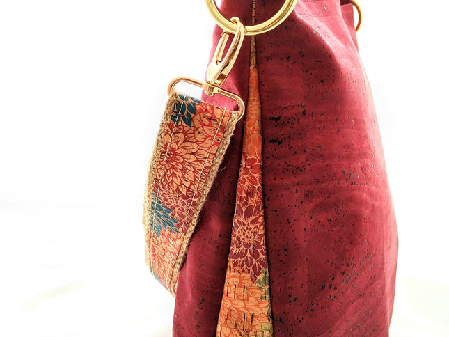 Tikiwe®LadyAsta Burgunder, Seitenansicht, Shopper / Totebag aus Kork, weinrot mit Blumenmuster, Seitenansicht