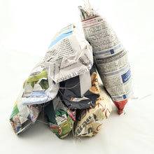 Lade das Bild in den Galerie-Viewer, Ausstopfmaterial der Handtaschen aus Kork von Tikiwe®, Upcycling, Zeitungspapier, sauber, nachhaltig
