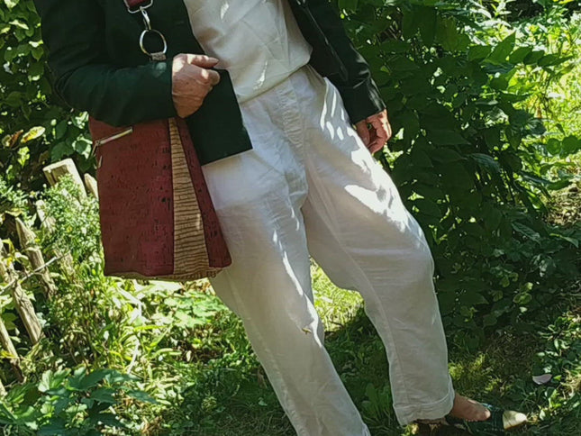 Viedeo Tikiwe®Lady im Gebrauch, Maßstab Größenverhältnis, Korktasche