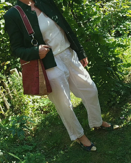 Viedeo Tikiwe®Lady im Gebrauch, Maßstab Größenverhältnis, Korktasche