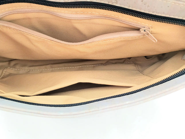 Innenansicht Tikiwe®Wave Basistasche, helles Futter Baumwolle / Polyester, 1 Reißverschlussfach, 1 Einschubfach, Mittelfach, Clutch aus Kork