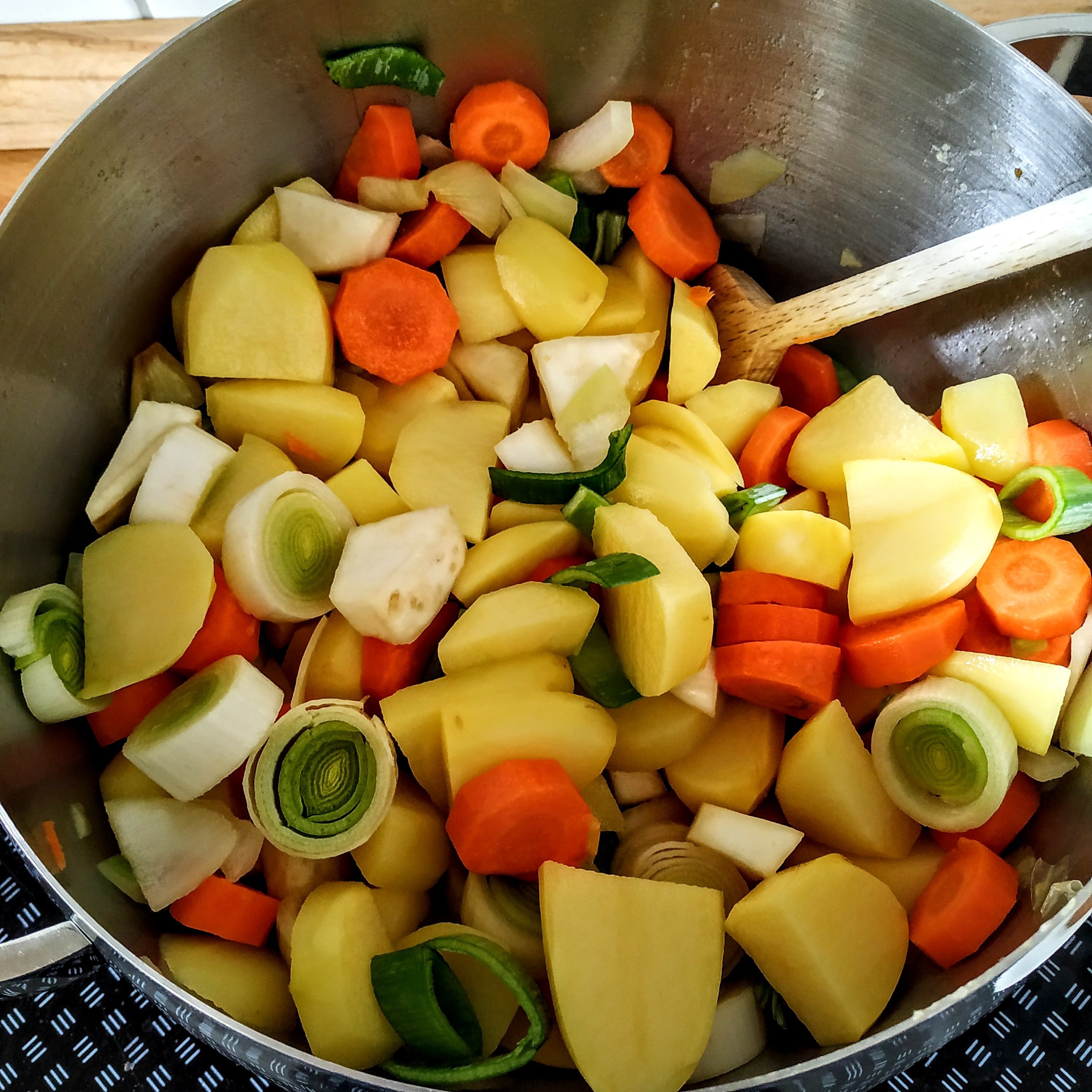 Rezept für eine vegane Kartoffelsuppe nach Art des Hauses Tikiwe®