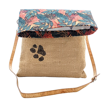 TikiweMaunz Tasche aus Kaffeesack mit Pfotendruck und Kork mit wildem Dschungelmuster