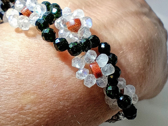 Armband am Arm als Beispiel