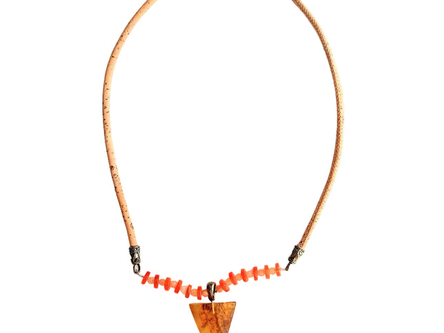 Collier mit Bernsteindreieck mit Feueropal und Sonnenstein von Tikiwe-Taschen aus Kork