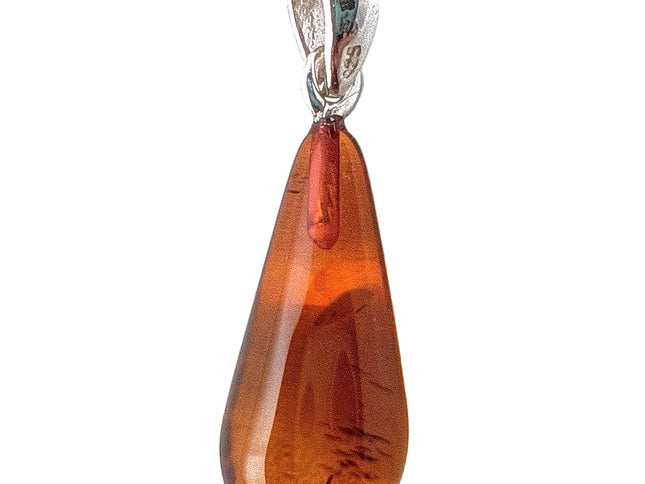 Bernsteintropfen 3 kurz mit 2 Euromünze als Größenvergleich