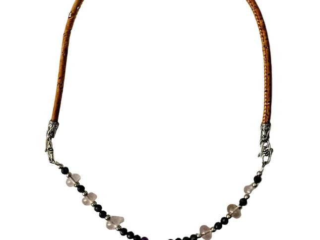 Collier aus Kork mit Grünfluss, rosa Calcit und Amethyste von Tikiwe