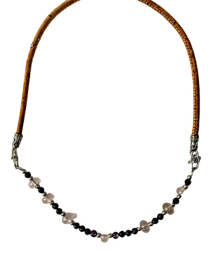 Collier aus Kork mit Grünfluss, rosa Calcit und Amethyste von Tikiwe