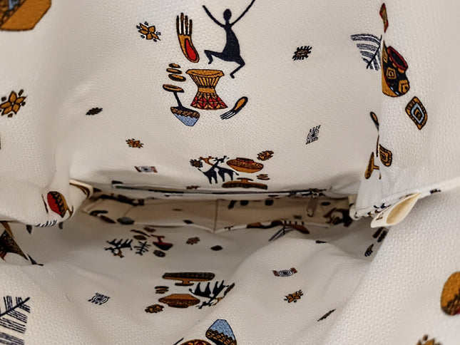 innenansicht TikiweMaunz helles Viskoseinnenfutter mit afrikanischem Design und Innenfächern