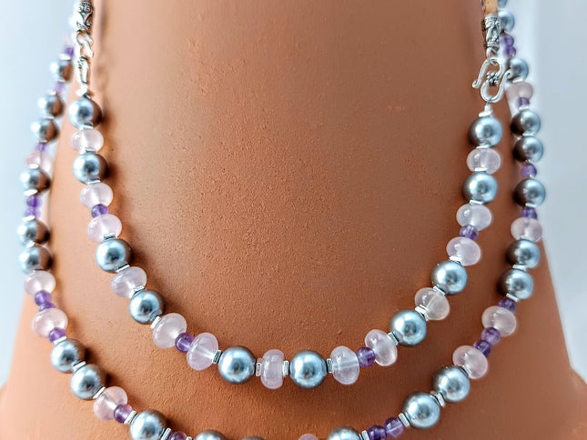 Layering mit und ohne Kork Collier, 54 cm, Magnetschließe, Muschelkernperlen grau, rosa Calcit, Amethyst, nicht vegan!