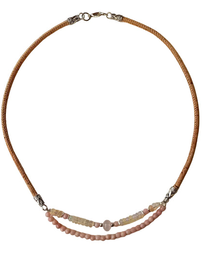 OpalundKork271026 2-reihiges Collier mit weißem und pinkem Opal mit rosa Calcedon in der Mitte