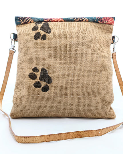 Rückseite TikiweMaunz, Kaffeesack mit 2 Pfotenabdrücken