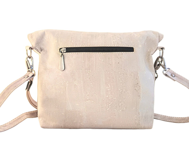 Rückseite vom Raumwunder aus grauem Kork mit Reißverschlussfach