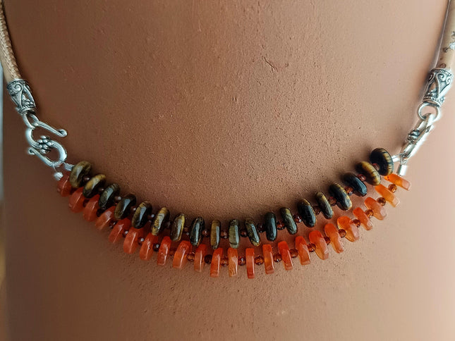 Scheiben aus Feueropal, Tigerauge, Spessartin an einer Kordel aus Kork, handmad by Tikiwe