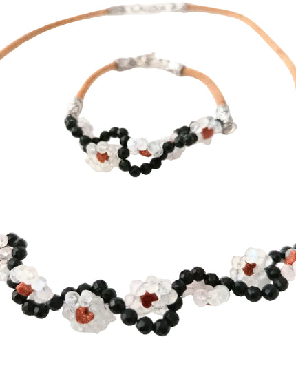 Armband und Collier aus Kork, Mittelteil Mondstein-, Goldfluss- und Grünfluss-Perlchen, Gänseblümchen an grüner Ranke, handmade by Tikiwe