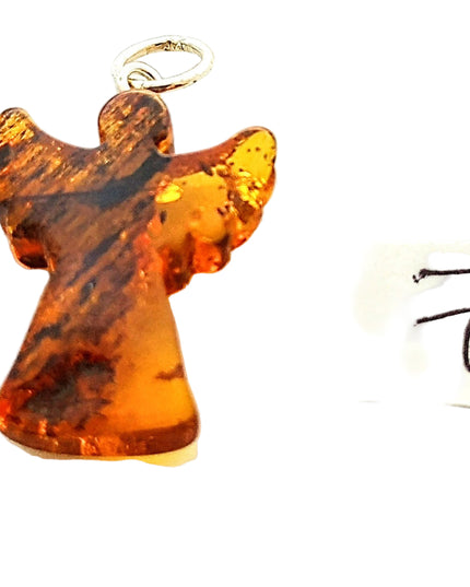 Engel Nummer 7 aus polnischem Bernstein mit silberner Öse an einer Kordel aus Kork
