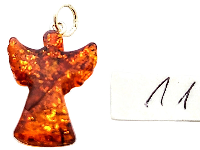 Engel Nummer 11 aus polnischem Bernstein mit silberner Öse an einer Kordel aus Kork honigfarben mit vielen Einschlüssen