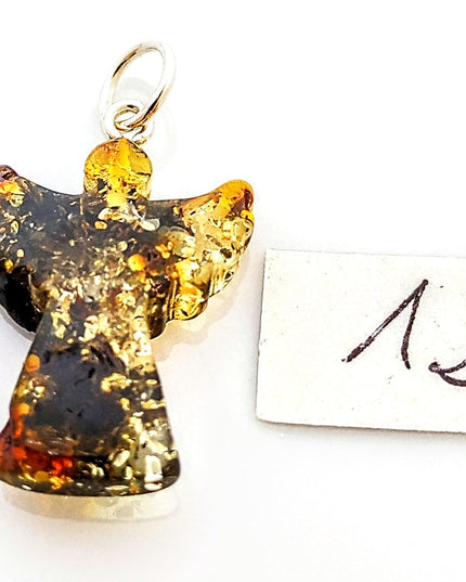 Engel Nummer 12 aus polnischem Bernstein mit silberner Öse an einer Kordel aus Kork von dunkel zu hell