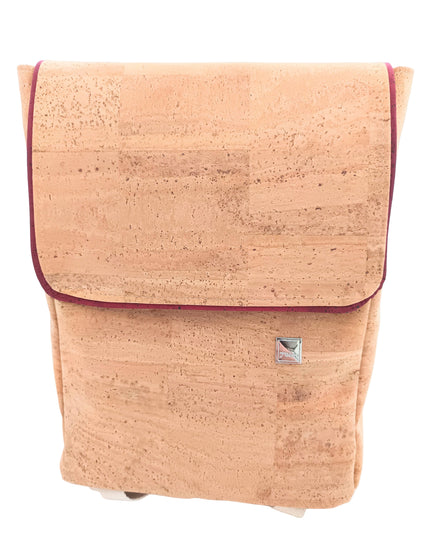 TikiweGnutlah Rucksack aus naturfarbenen Kork Basisversion mit burgunderfarbenen Paspol