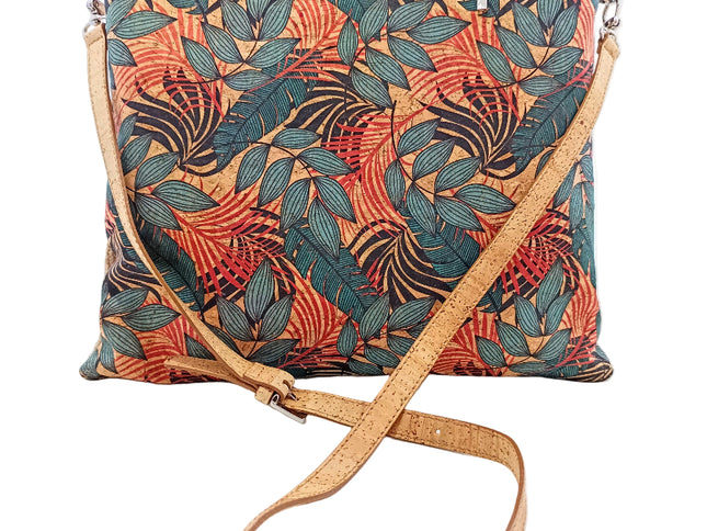 TikiweMaunz unter der Klappe mit Reißerschlussfach auf der Korkseite