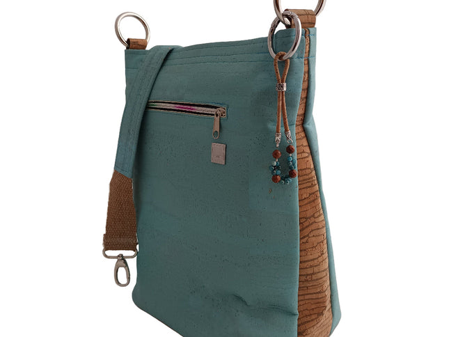 Beispiel mit Taschenanhänger Nr. 3 an türkiser TikiweLady