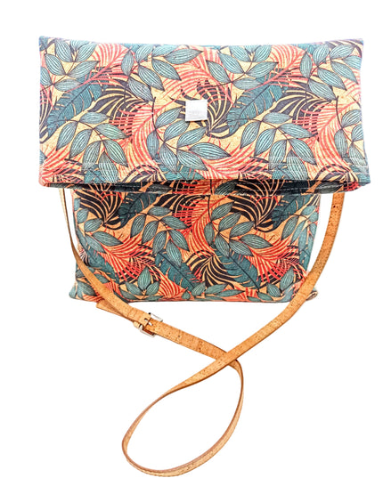 Vorderseite TikiweMaunz, wilder Dschungelprint in grün/rot/schwarz/korkfarben