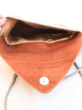 Lade das Bild in den Galerie-Viewer, Clutch Kuvert
