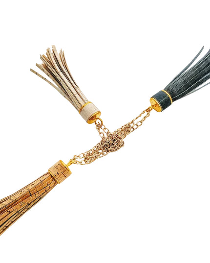 3 Taschenanhänger aus schwarzer, beiger naturfarbener Korkquaste an goldfarbenen Kettchen