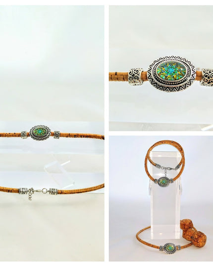 Collage Kork, Mittelteil silberfarben mit blau-grün-gelben Ornament, 2 silberfarbene Beads