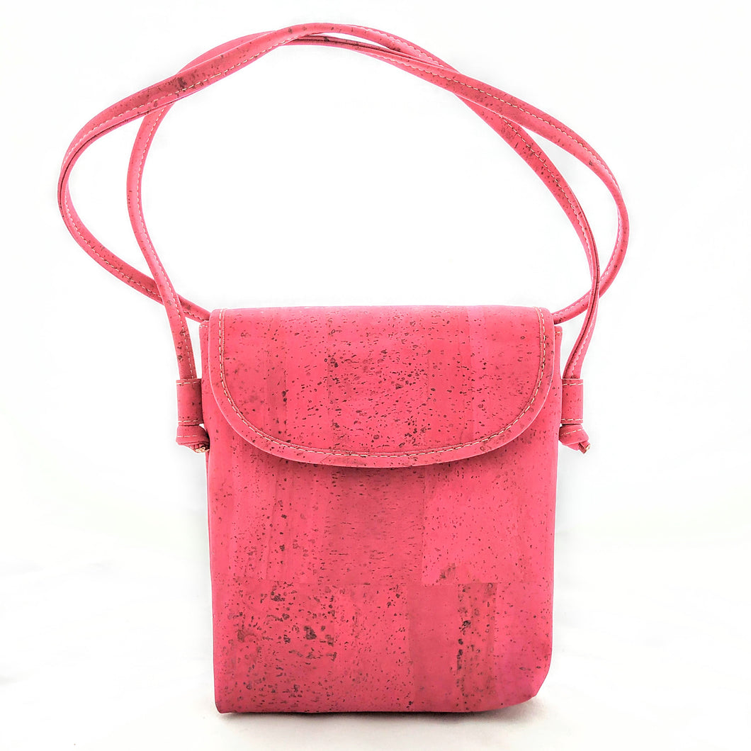 Crossbodybag aus Kork, Farbe fuchsia, langer Träger, vegan