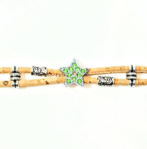 2-reihiges Armband aus Kork mit Edelstahlstern, grüne Glitzersteine, diverse silberfarbene Elemente, handmade by Tikiwe®-Taschen aus Kork