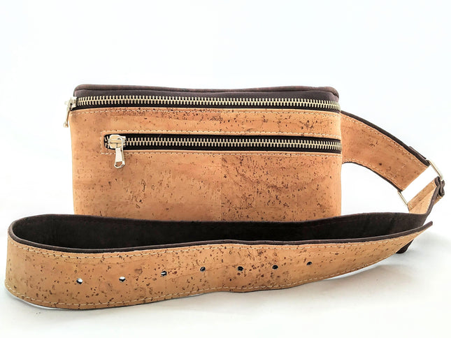 Stylishe Gürteltasche aus Kork, naturfarben, dunkelbraune Applikationen aus Kork