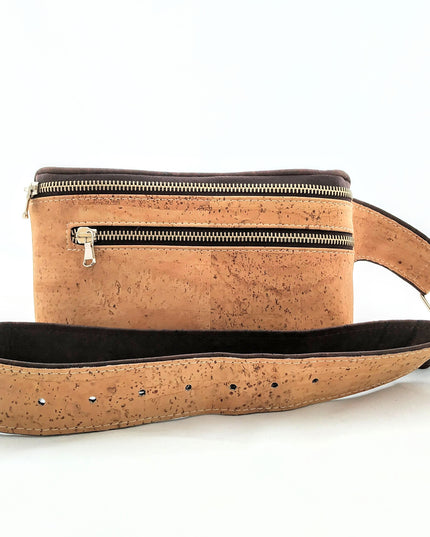 Stylishe Gürteltasche aus Kork, naturfarben, dunkelbraune Applikationen aus Kork