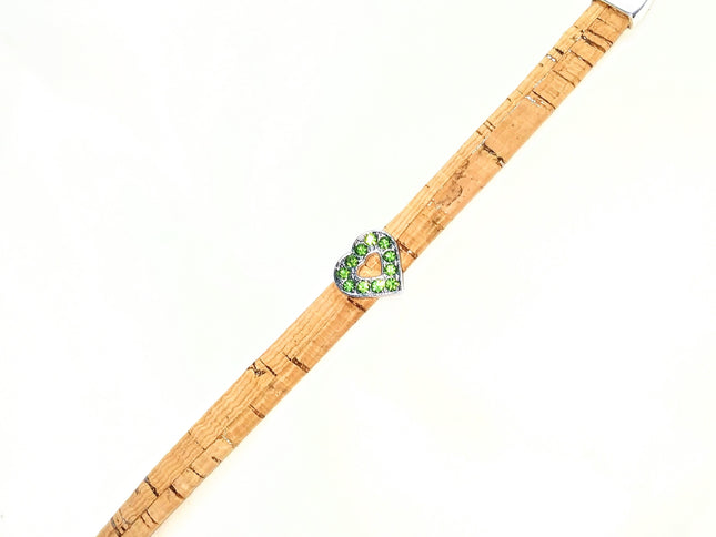 Armband aus Kork, naturfarben, Herz aus Edelstahl und grünen Glitzersteinchen, französische Schließe, 10 mm breit
