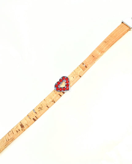 Armband aus Kork, naturfarben, Herz aus Edelstahl und roten Glitzersteinchen, französische Schließe, 10 mm breit