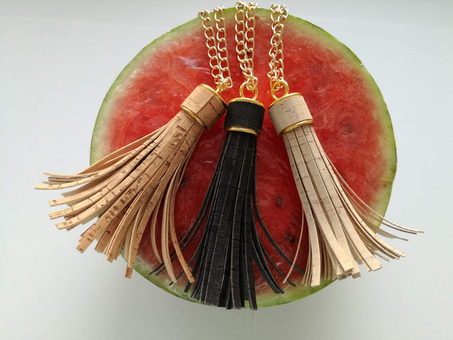 Quasten aus Kork als hübscher Taschenanhänger in natur, schwarz, beige
