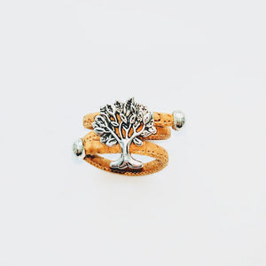 Ring aus weichem, naturfarbenen Kork mit silberfarbenem Lebensbaum