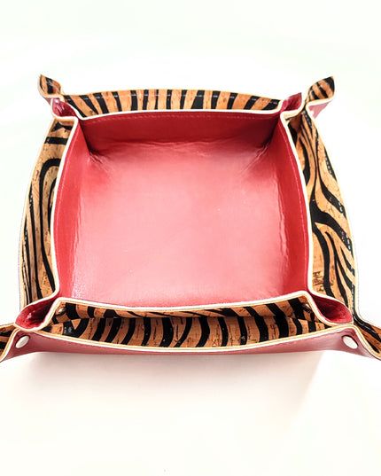 Schreibtischset aus Kork mit Tigerprint und rotem Kaktusleder, handmade in Germany by Tikiwe-Taschen aus Kork