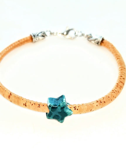 zartes Armband aus Kork mit blauem Keramiksternchen made by Tikiwe®-Taschen aus Kork