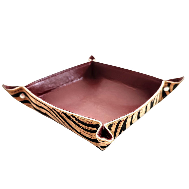 Schale aus weinrotem Kaktusleder innen und Kork im Tigerprint außen