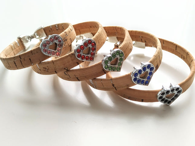 5 Armbänder aus Kork mit Herzen und Glitzersteinchen in rosa, rot, grün, blau, schwarz