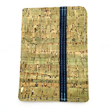 Lade das Bild in den Galerie-Viewer, Visitenkartenmäppchen aus Kork, vegan, Tikiwe®-Taschen aus Kork, mit grünem Streifen

